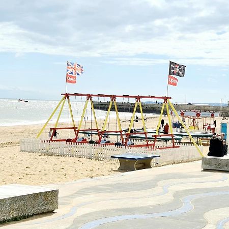Vitamin Sea Beachfront Apartment Ramsgate - Sleeps 4 ภายนอก รูปภาพ