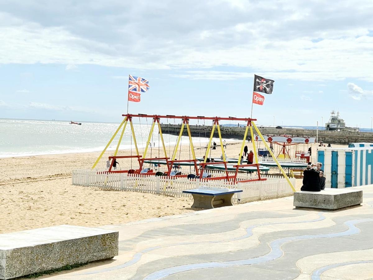 Vitamin Sea Beachfront Apartment Ramsgate - Sleeps 4 ภายนอก รูปภาพ